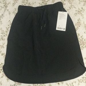 Lululemon On the fly skirt in black size 4…